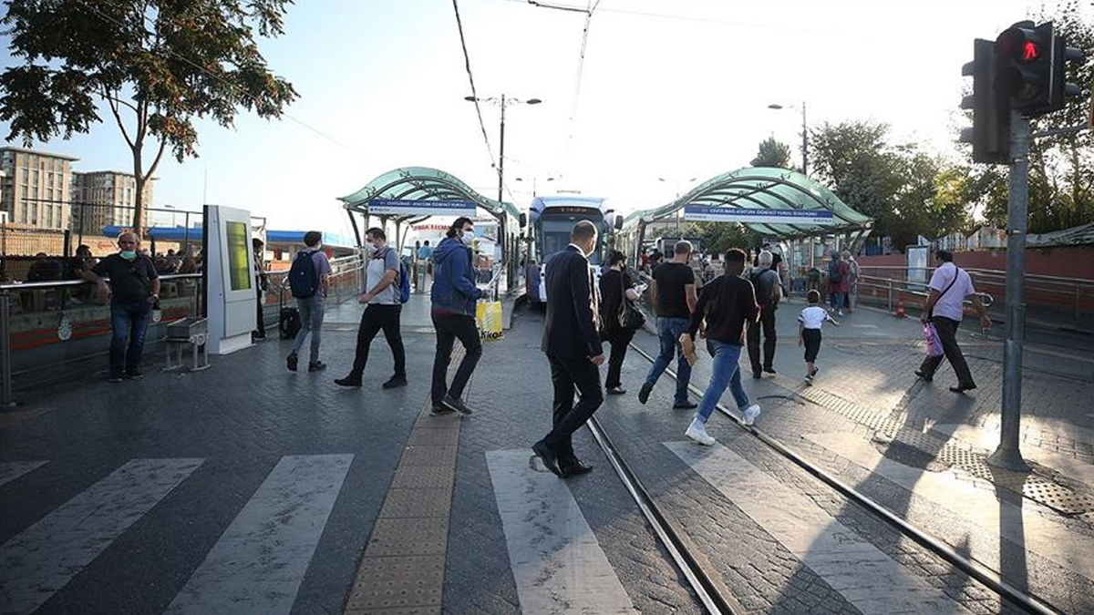 İstanbul'da 'normalleşme' kararları: Mesai saatleri yeniden düzenlendi
