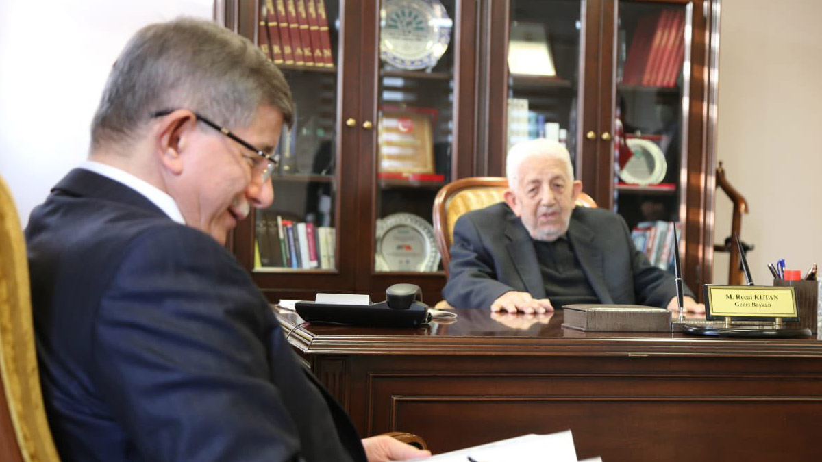 Davutoğlu'ndan Recai Kutan'a ziyaret