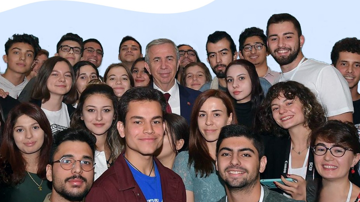 Mansur Yavaş'tan öğrencilere 300 lira destek