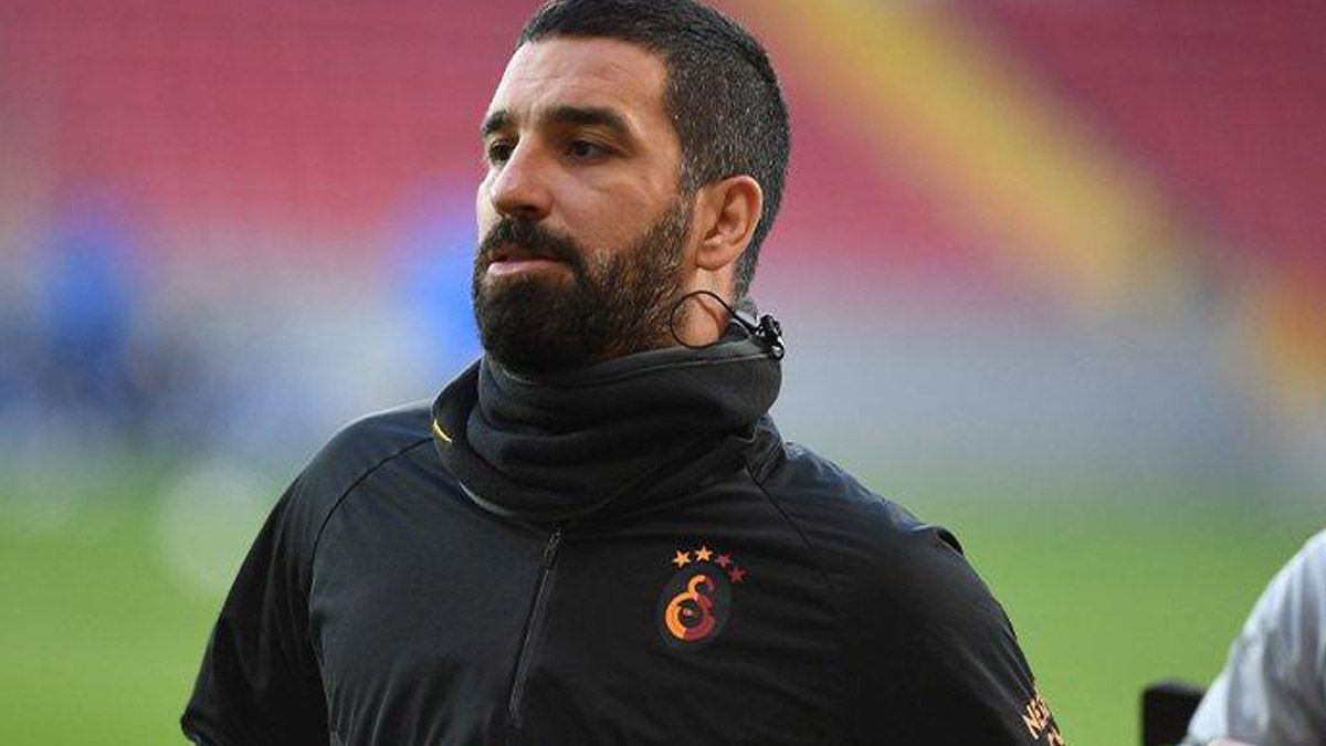 Arda Turan'dan kırmızı kart kararına tepki: Yüzde 85’iniz futbolu bilmiyorsunuz