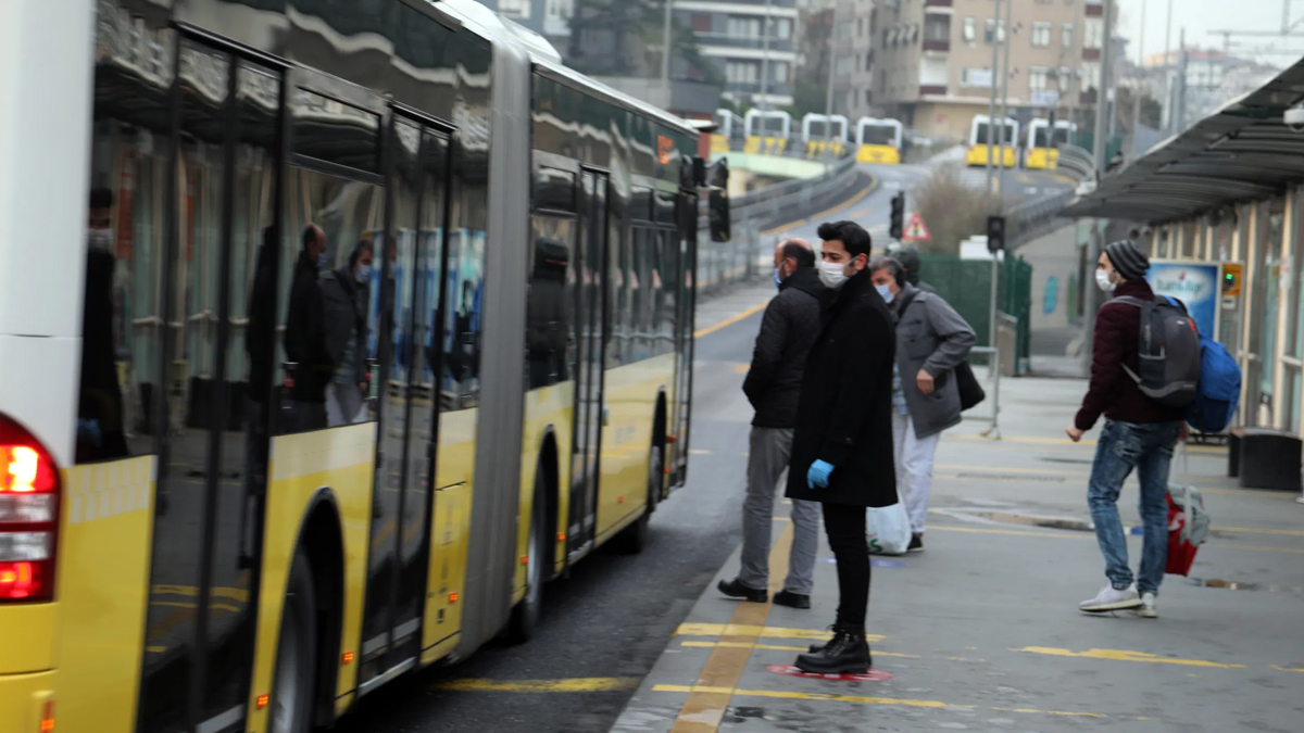 İstanbul'da toplu taşımada yaş kısıtlaması kaldırıldı