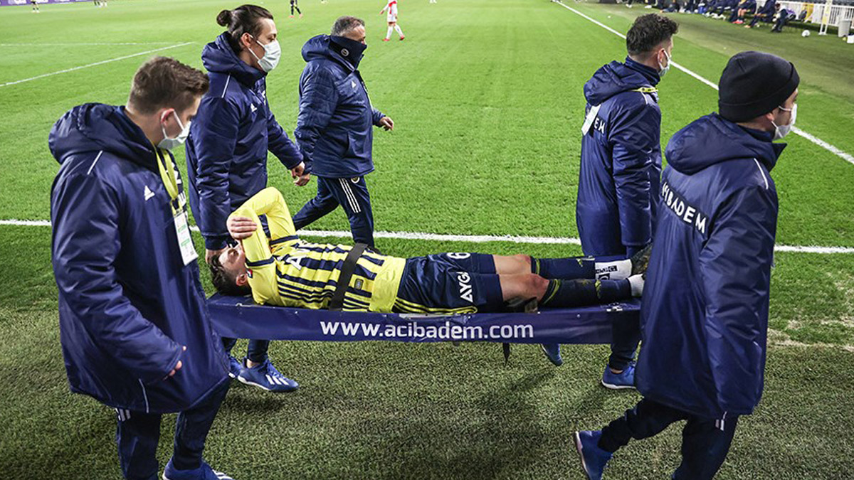 Sakatlanan Mesut Özil’in bileğinde yırtık tespit edildi