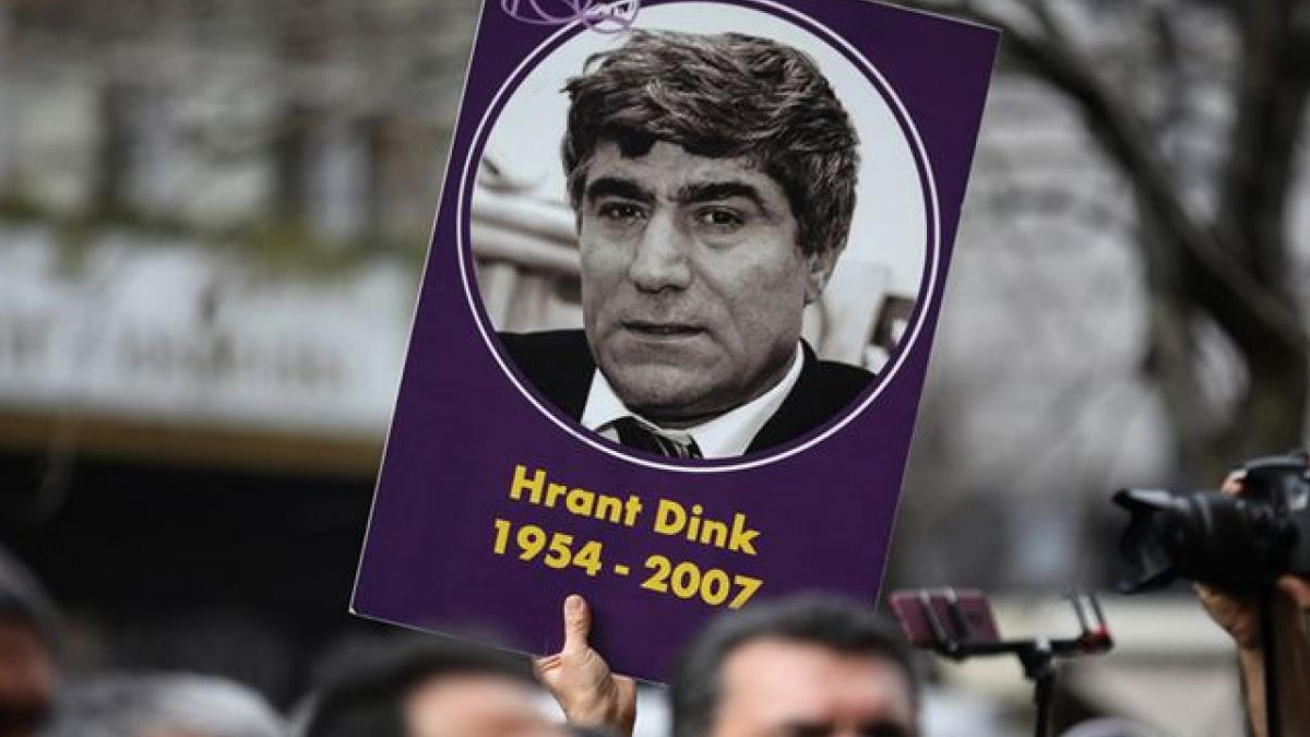 76 kamu görevlisi yargılanıyor... Hrant Dink'in davası yine ertelendi