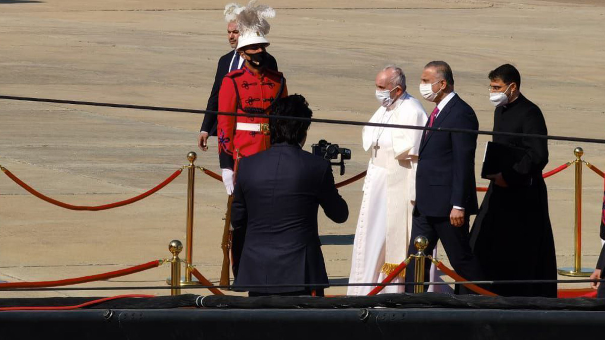 Papa'dan Bağdat'a tarihi ziyaret: Dayanışma içinde olduğunu göstermek istiyor
