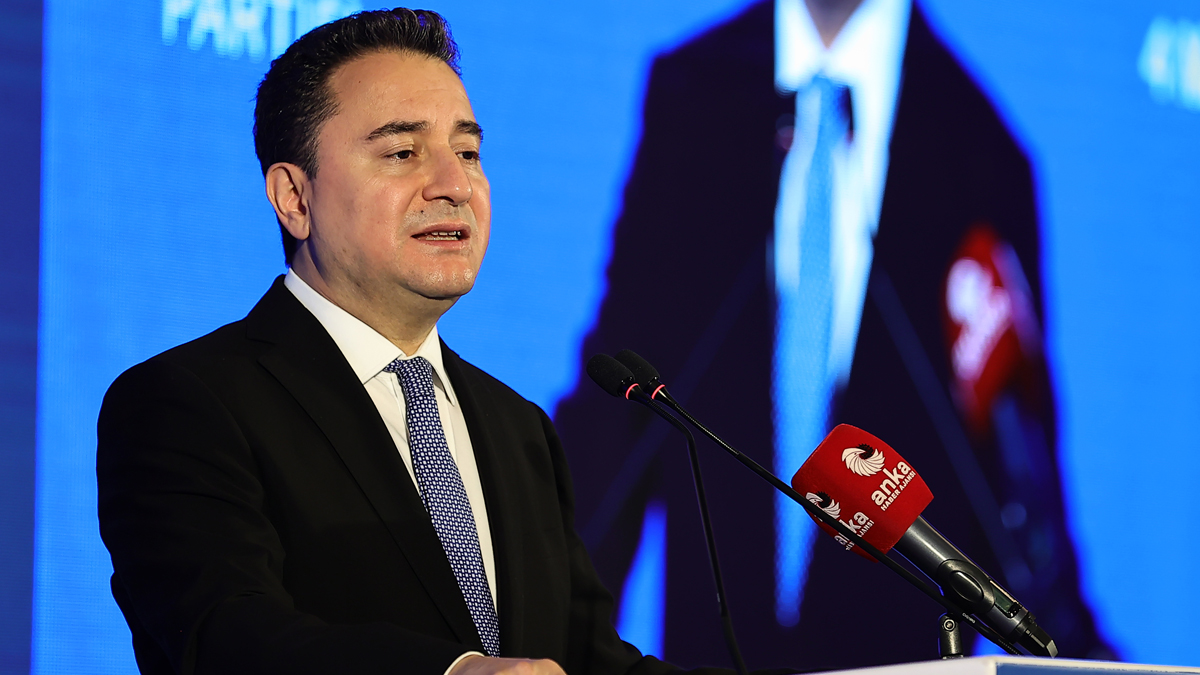 Babacan'dan hükümete hukuk eleştirisi: Ekonomi dibe vurunca hatırladılar