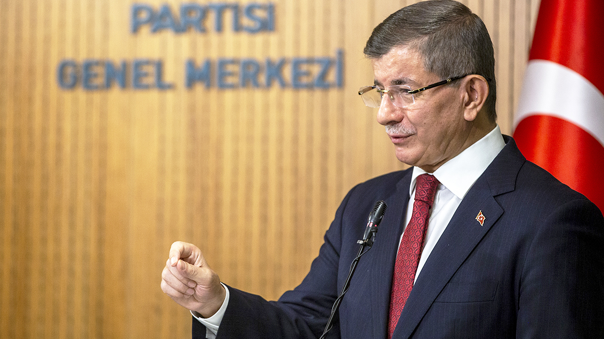 Davutoğlu'ndan kadına şiddete karşı çağrı: 'Yeter artık' diye feryat etmekten yorulduk