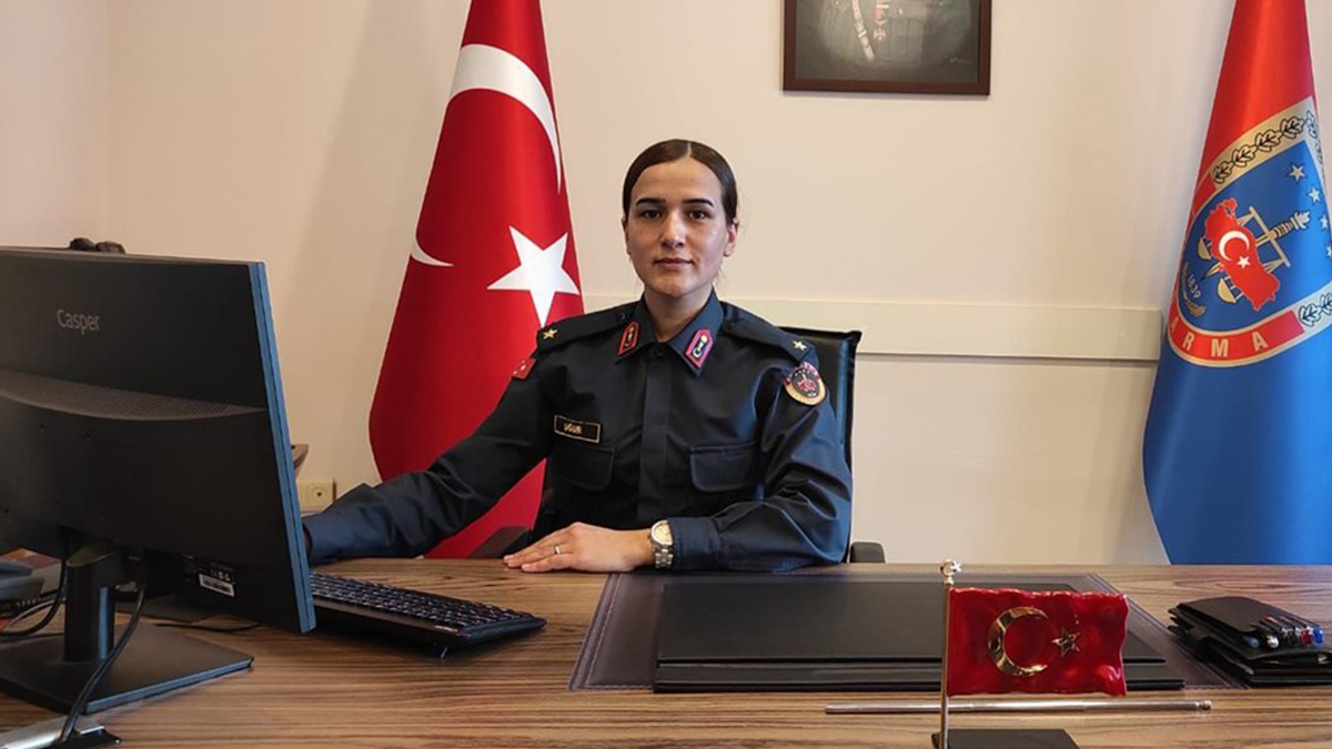 29 yaşında İstanbul'un ilk kadın jandarma karakol komutanı oldu