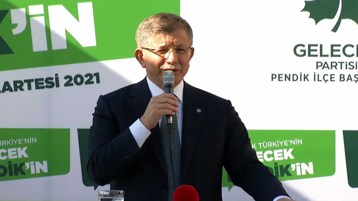 Davutoğlu'ndan hükümete sert eleştiri: Başınız neden eğiliyor?