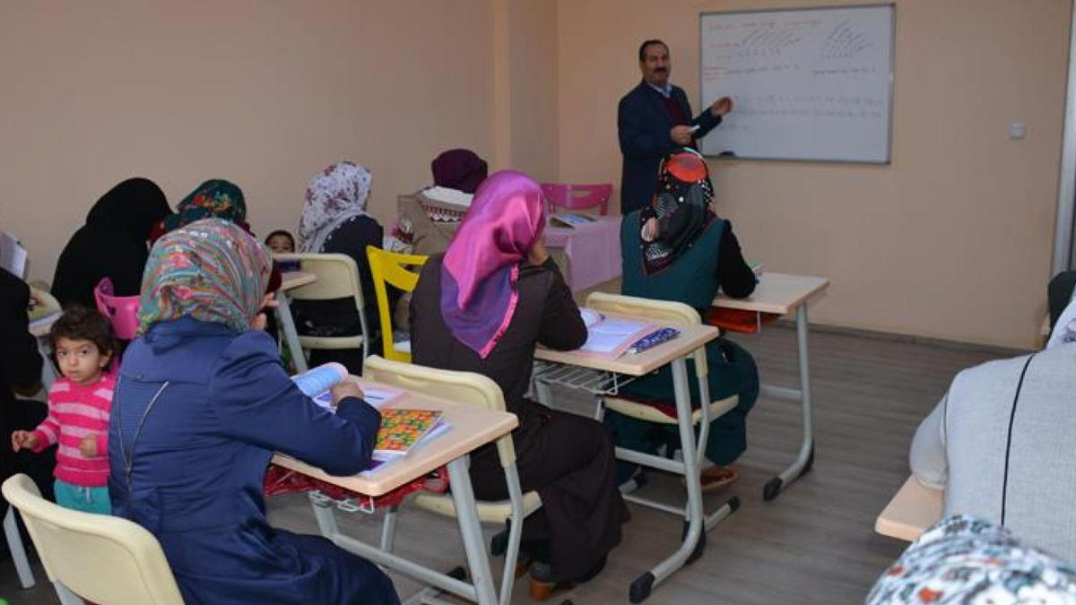 Türkiye'de 3 milyona yakın kadın okuma yazma bilmiyor