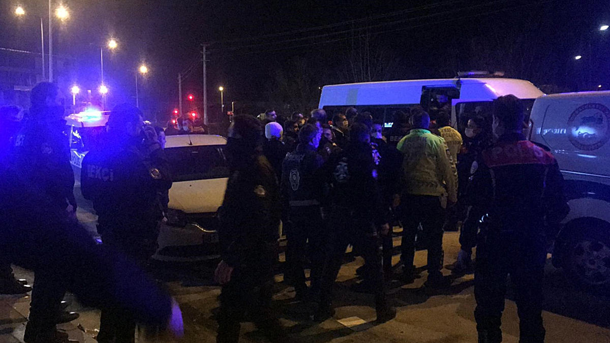 Sokağa çıkma yasağını ihlal edip bekçileri darp ettiler