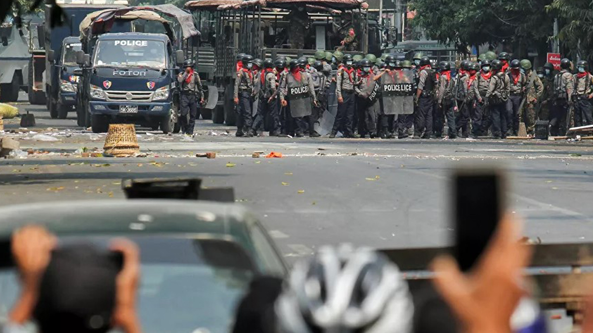 Myanmar'da muhalif basının lisansı iptal edildi