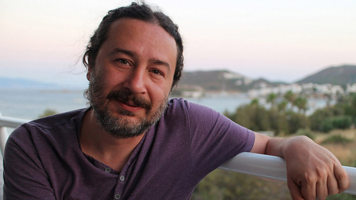 Afşin Kum kimdir, kaç yaşında, nereli? İşte kitapları...