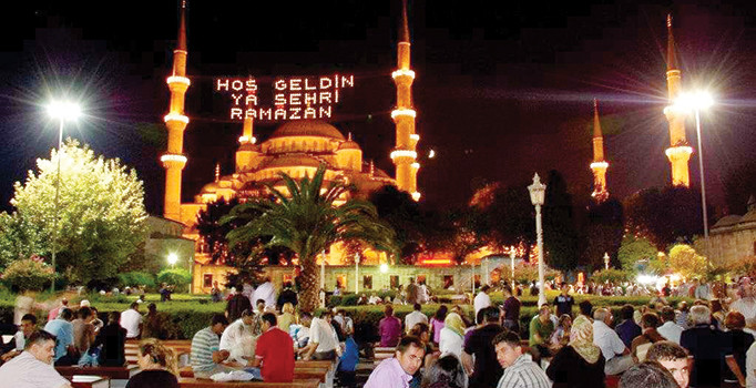 Prof. Dr. Hüsrev Hatemi yazdı: İbadet de kabahat de gizli midir?