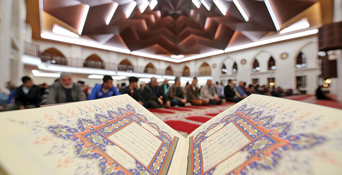 Prof. Dr. Bayraktar Bayraklı yazdı: Müslümanın zihnine vurulan zincir