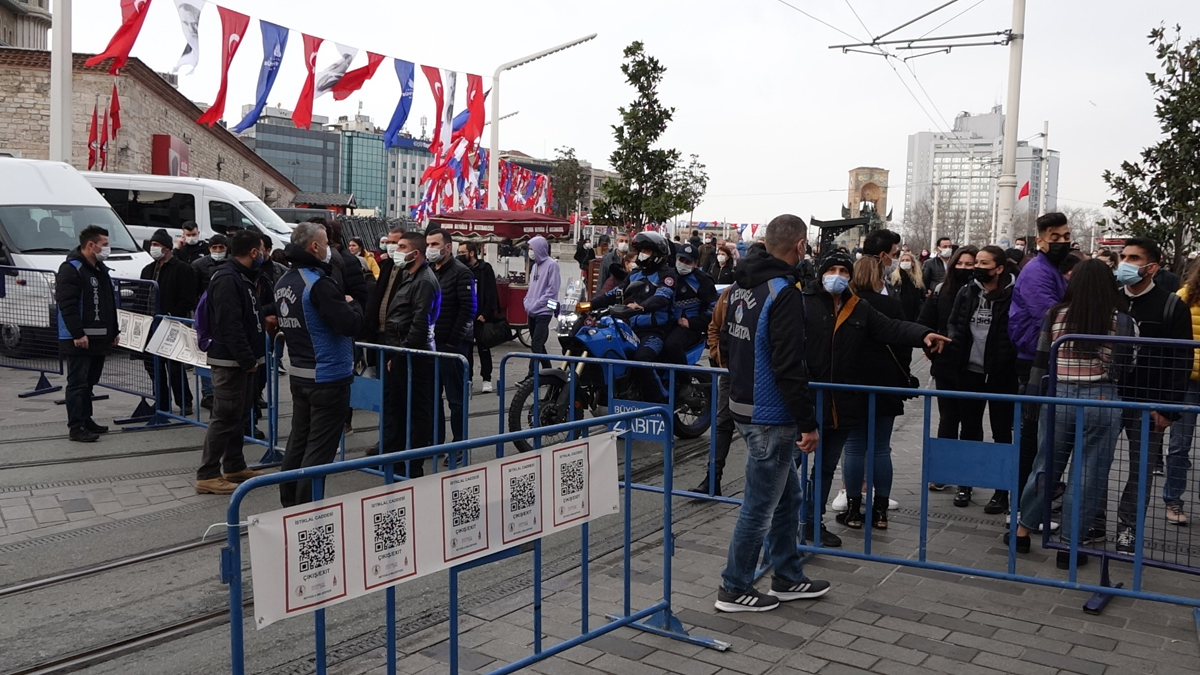 İstiklal Caddesi'nde yoğunluk yasağı