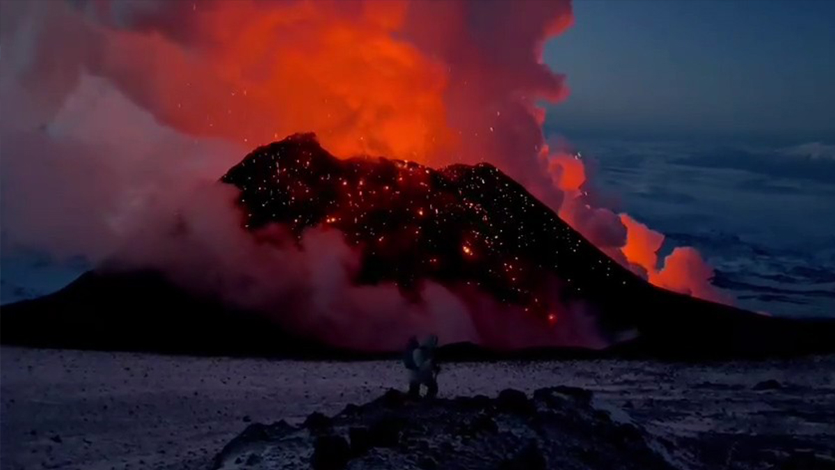 Rusya'da yanardağ patladı buzullar erimeye başladı