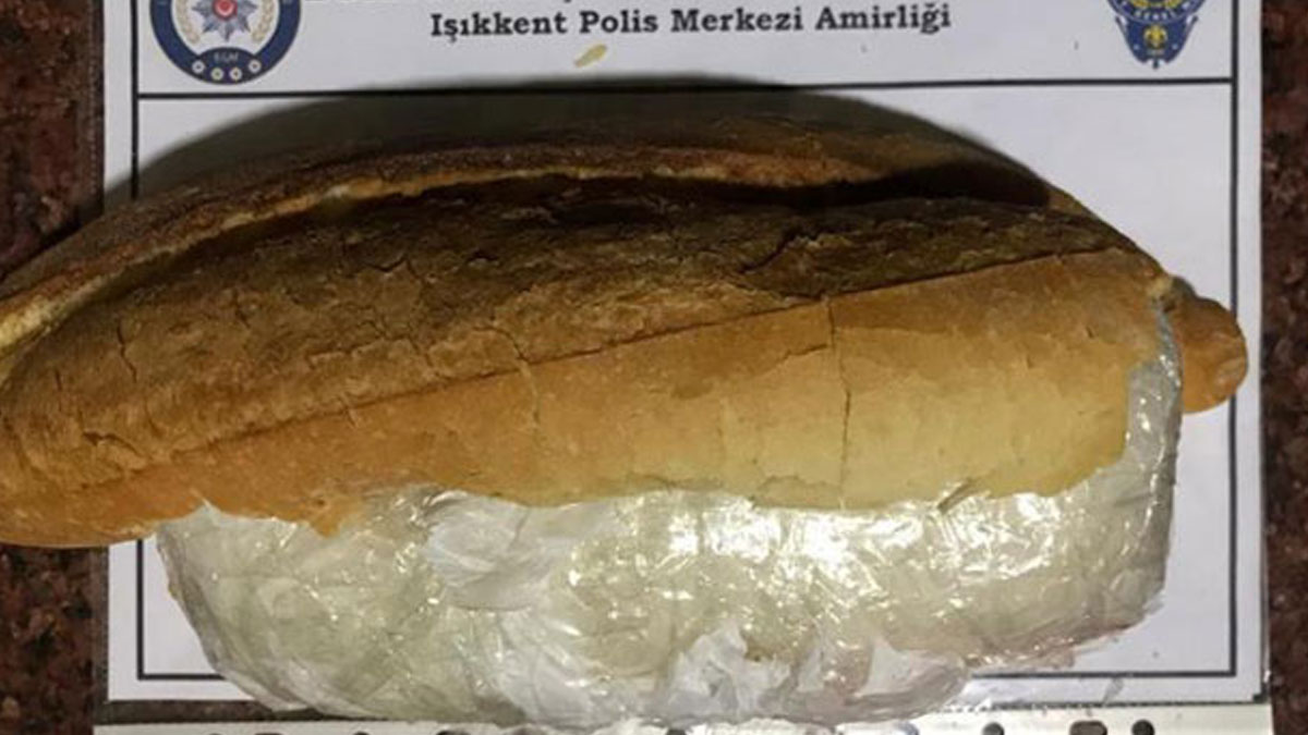 Şoke eden görüntü! Ekmek arasına uyuşturucu gizledi