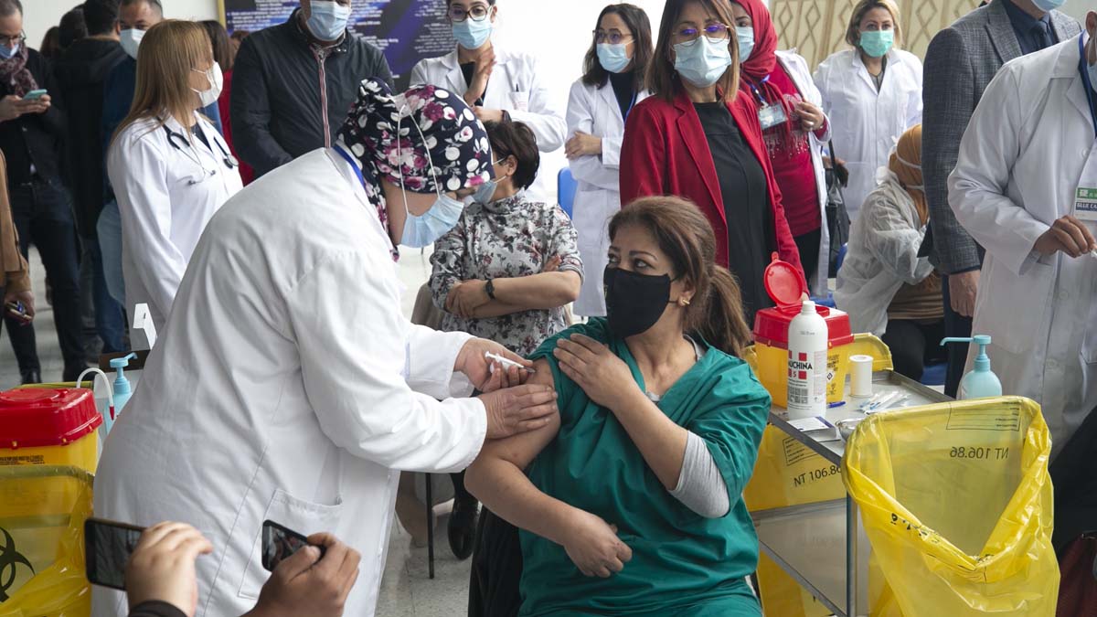 Tunus'ta aşılama başladı