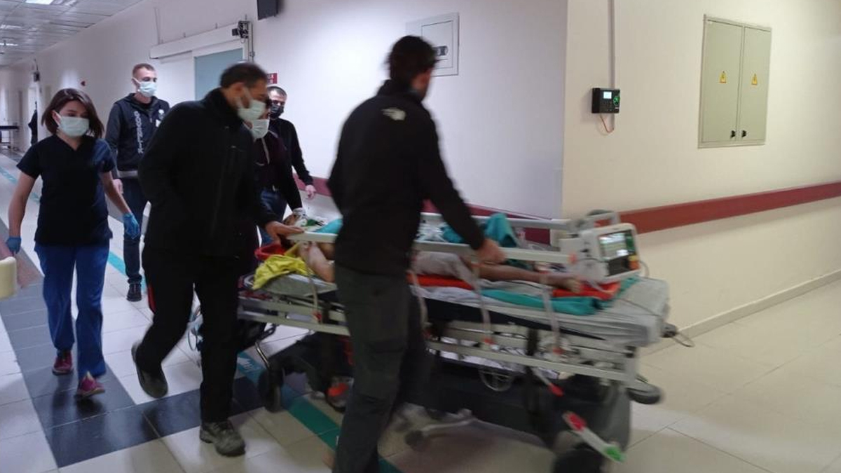 İnişe geçen yamaç paraşütçüsü yere çakıldı