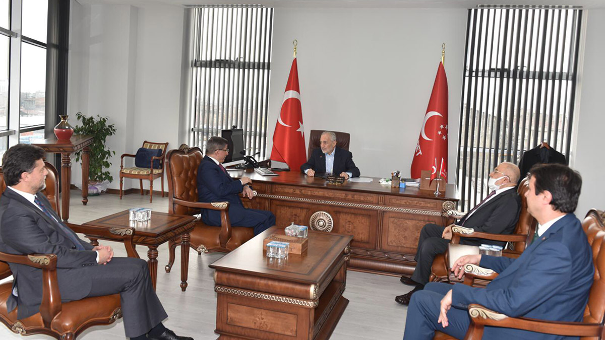 Davutoğlu, Karamollaoğlu'nu ve Oğuz Asiltürk'ü ziyaret etti