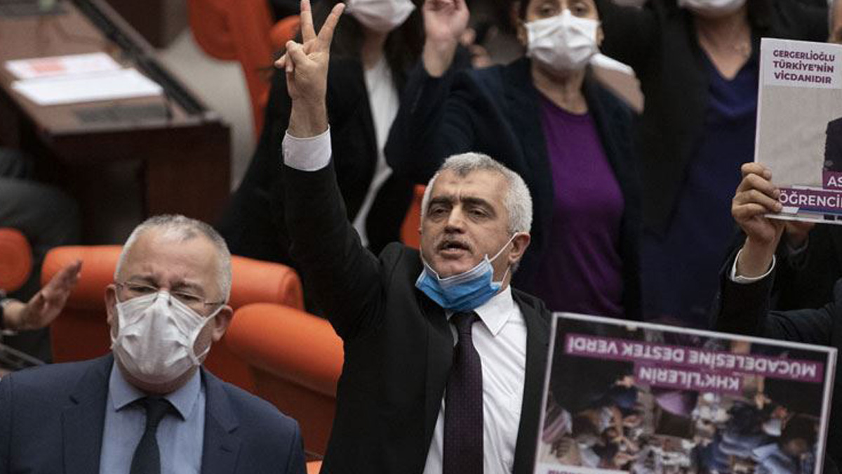 Vekilliği düşürülen Gergerlioğlu, Meclis'te sabahladı: Milletin iradesi için nöbetteyiz