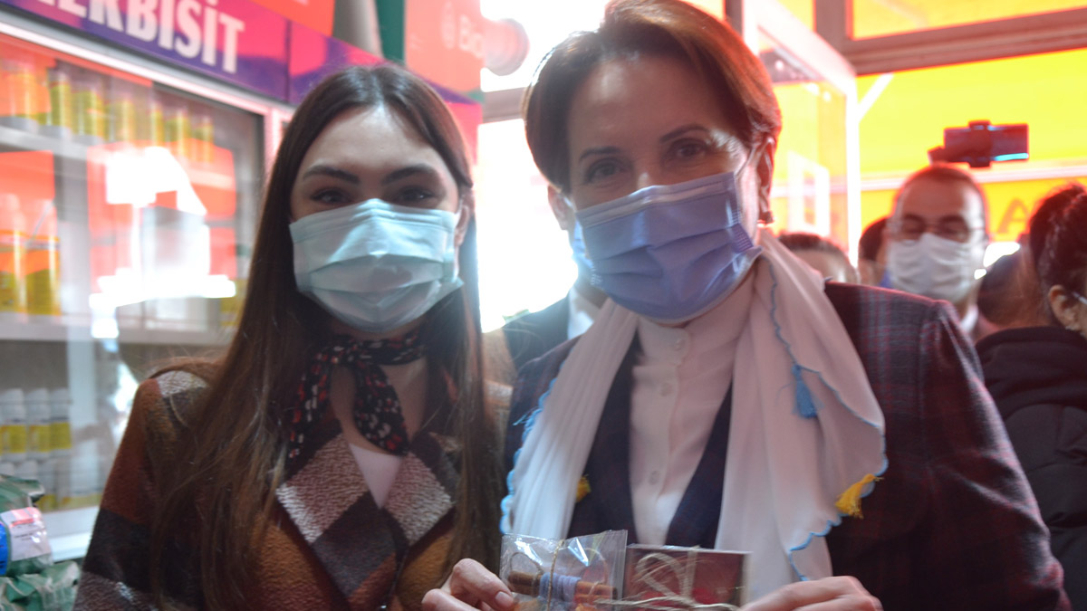 Akşener, Çanakkale'de esnafı ziyaret etti: Sizlerden çok şey öğrendim