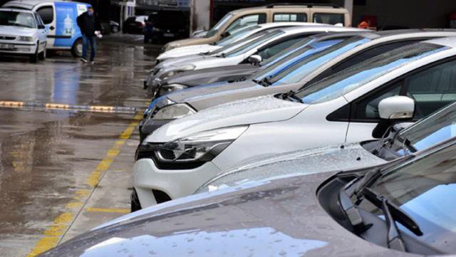 İkinci el otomobil piyasasında yaprak kımıldamıyor.. 'Mart, nisan gibi hareketlilik yaşanabilir'