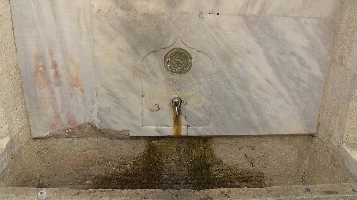 Üsküdar'daki tarihi çeşmelere banyo musluğu!