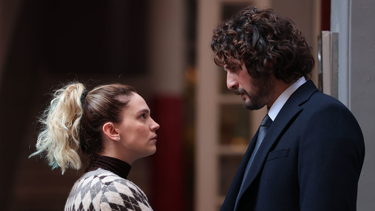 Masumlar Apartmanı'nda çalan 'Derinden' şiirinin sözleri