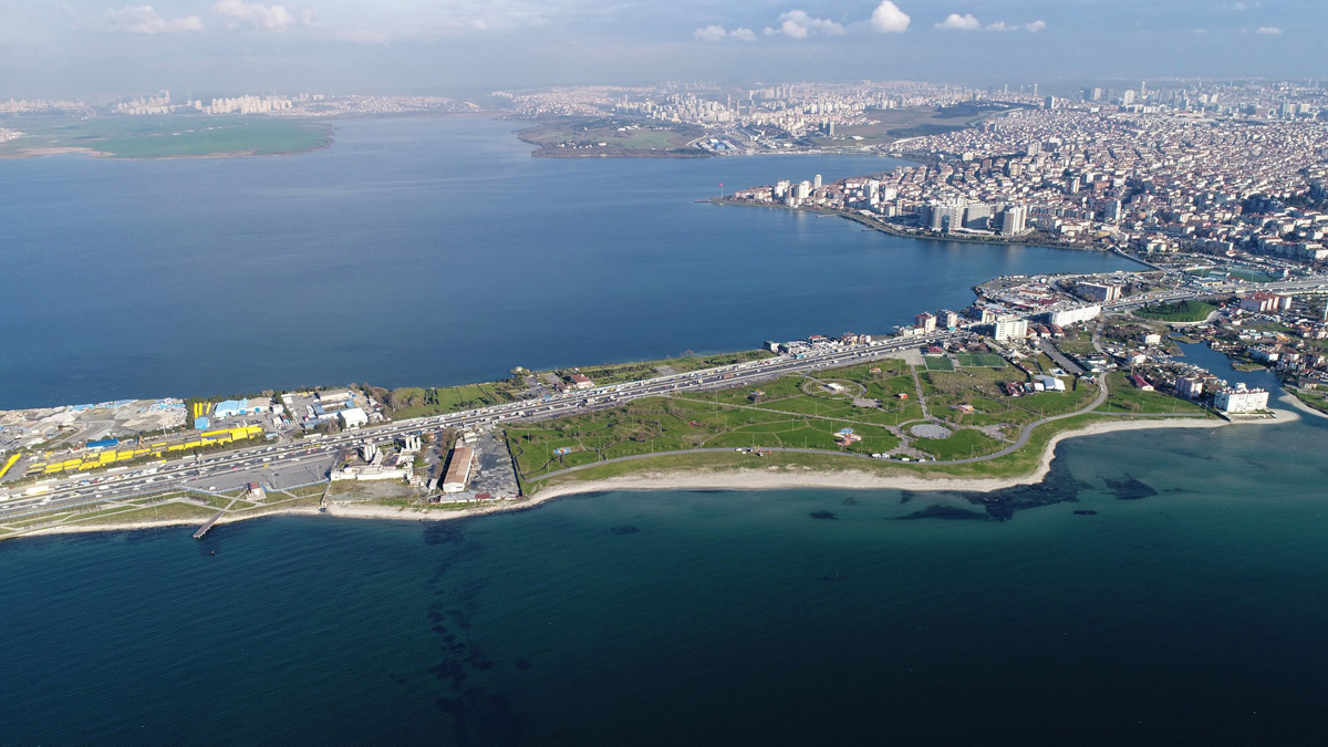 Süveyş'te karaya oturan geminin sesi Kanal İstanbul'da yankılandı