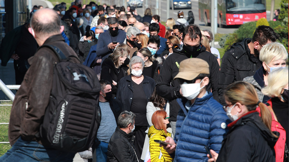Sırbistan komşu ülke vatandaşlarını da aşılamaya başladı