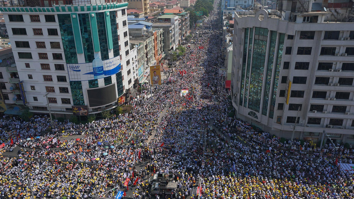 Myanmar'da ölenlerin sayısı 459'a dayandı