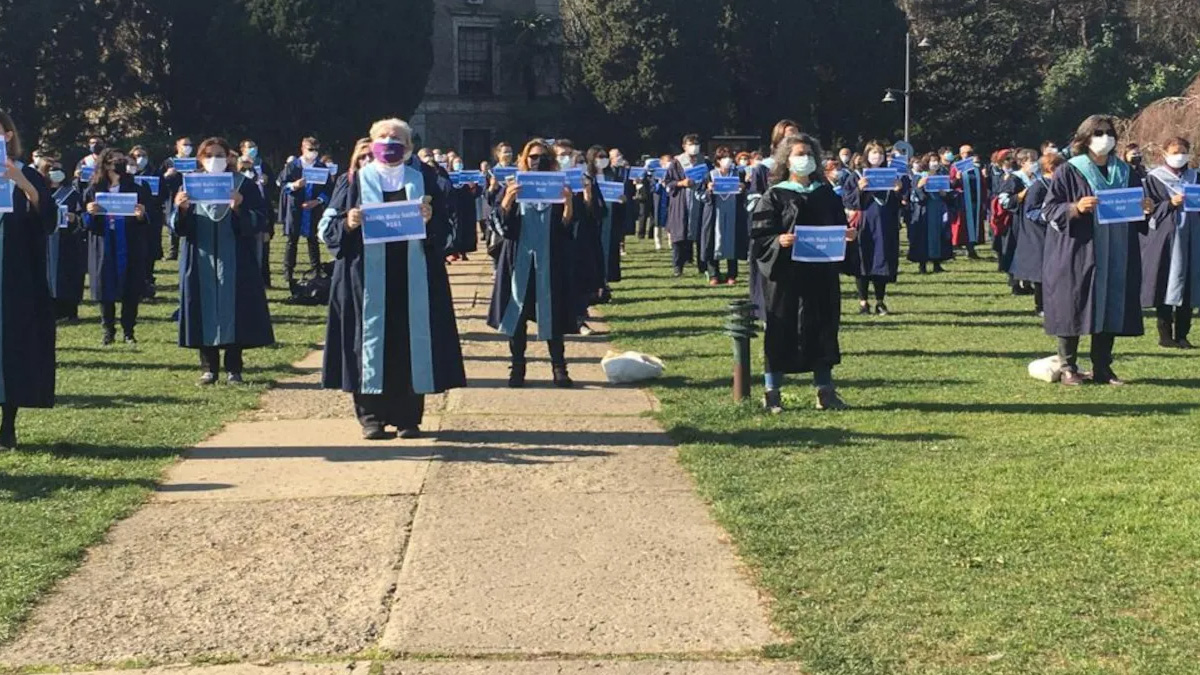 Boğaziçili akademisyenler iki yeni fakültenin iptali için Danıştay'a gitti