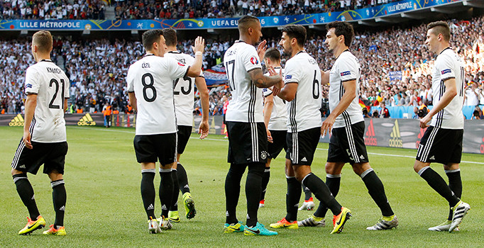 Panzerler rüzgar gibi: Almanya 3-0 Slovakya