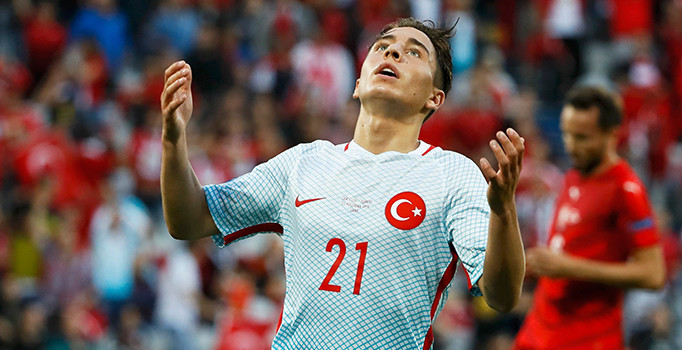 Milli takıma Emre Mor'dan kötü haber
