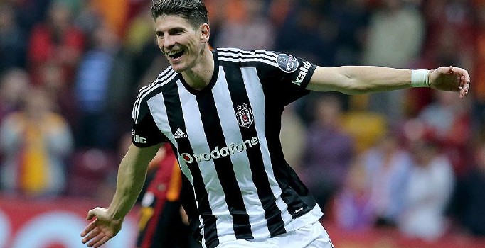 Mario Gomez 1 yıl daha Beşiktaş'ta kalacak - Son dakika haberleri