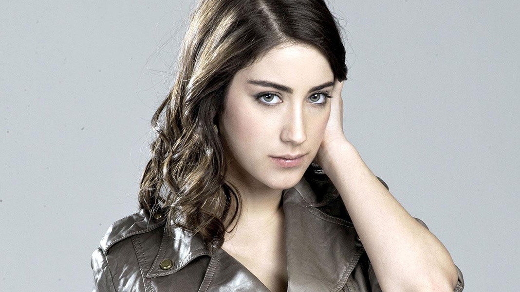 Oyuncu Hazal Kaya  koronavirüse yakalandı