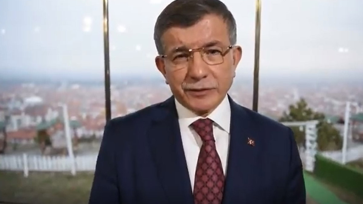 Davutoğlu'ndan siyasi parti liderlerine AYM çağrısı