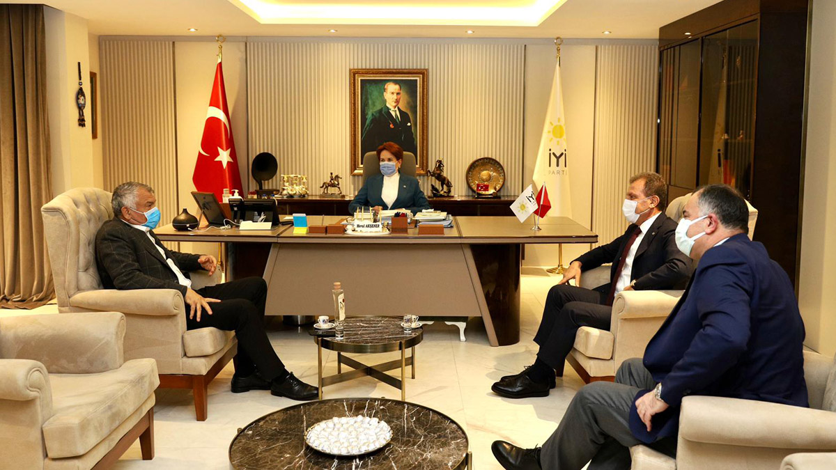 Akşener, belediye başkanlarıyla görüştü