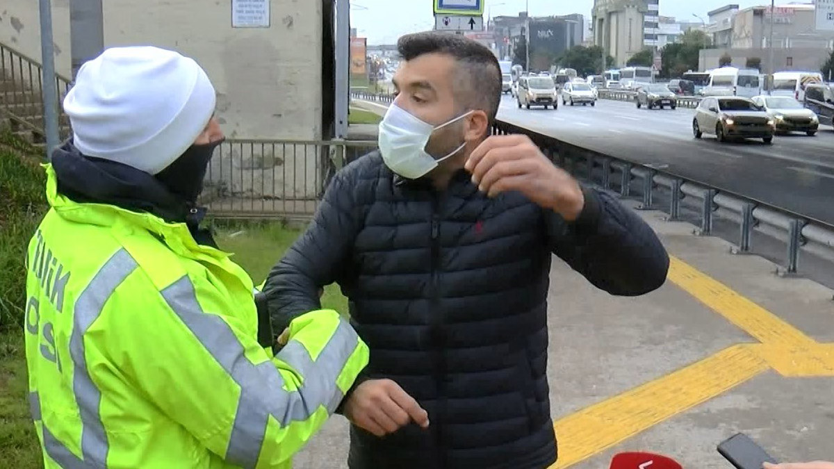 Ceza yiyen şoför,  isyan edip minibüsünü yolda bıraktı