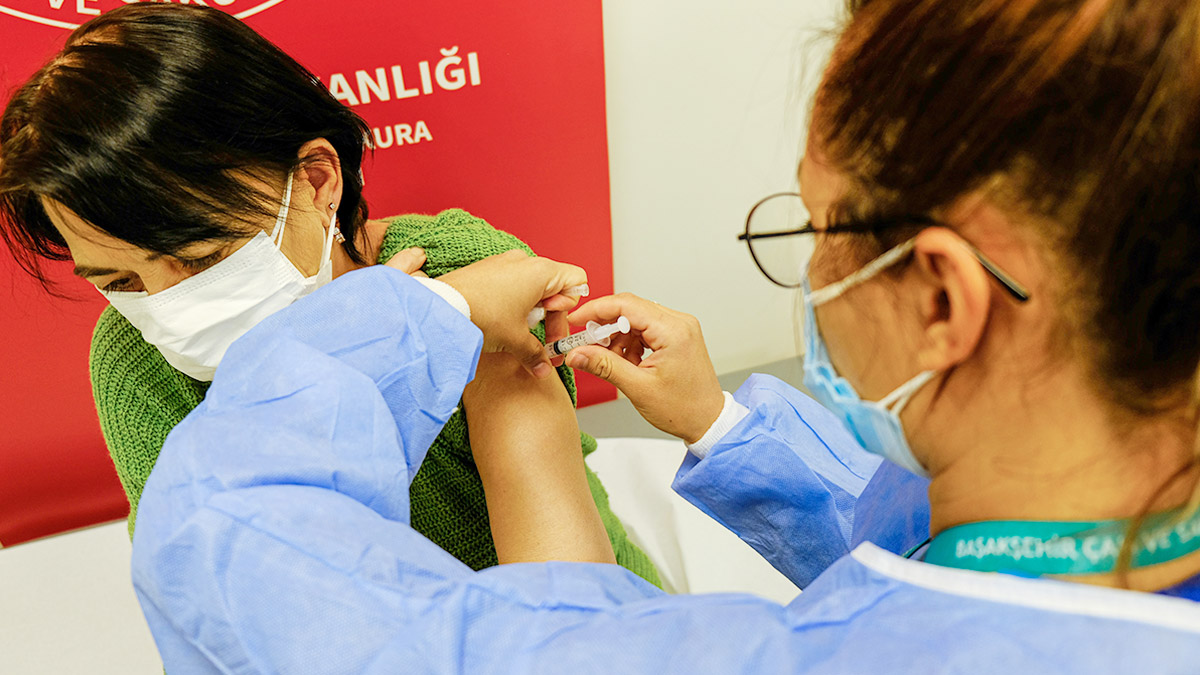 Son dakika! Koca, son rakamları paylaştı: Türkiye'de kaç doz aşı yapıldı?