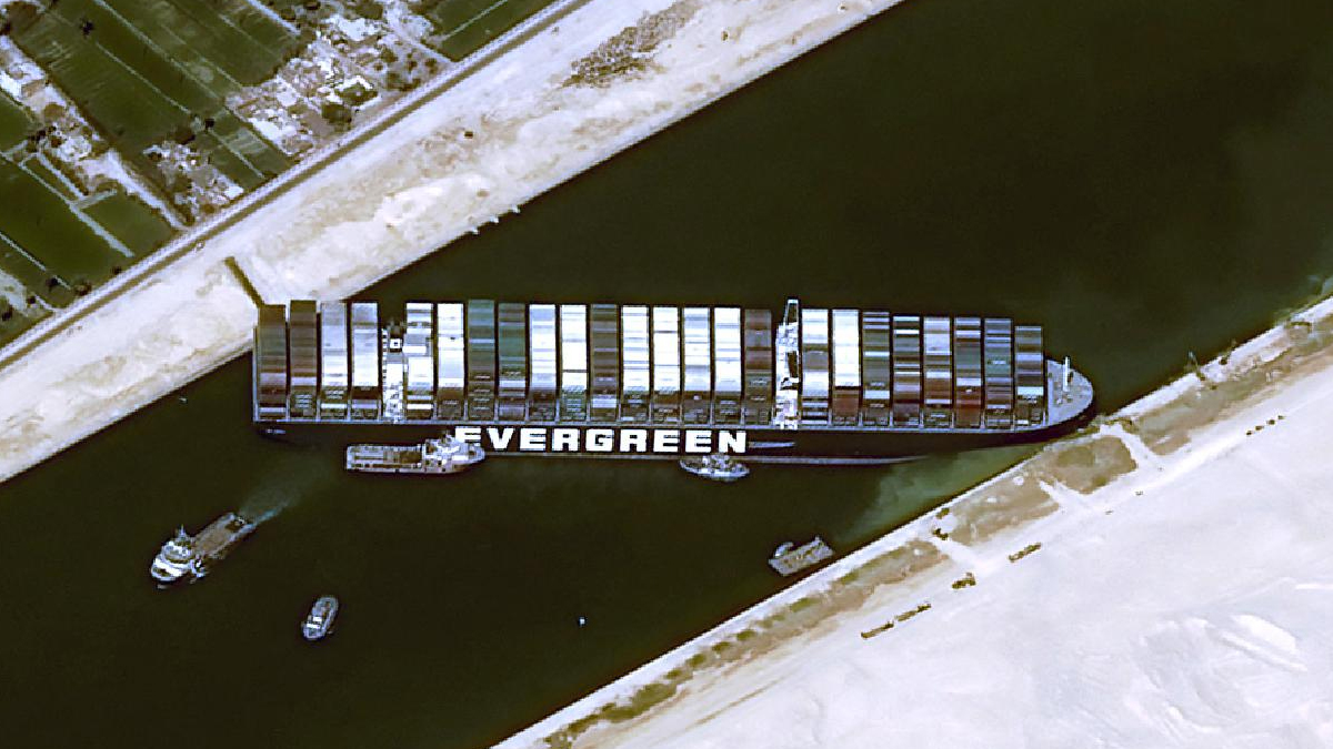 Mısır harekete geçti: Süveyş Kanalı genişletilecek