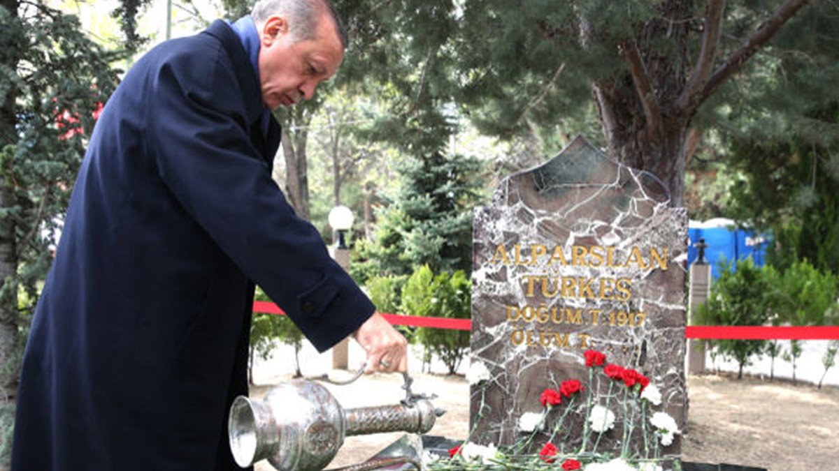 Erdoğan'dan Türkeş mesajı: Bu topraklara bağlılığıyla hiçbir zaman unutulmaz