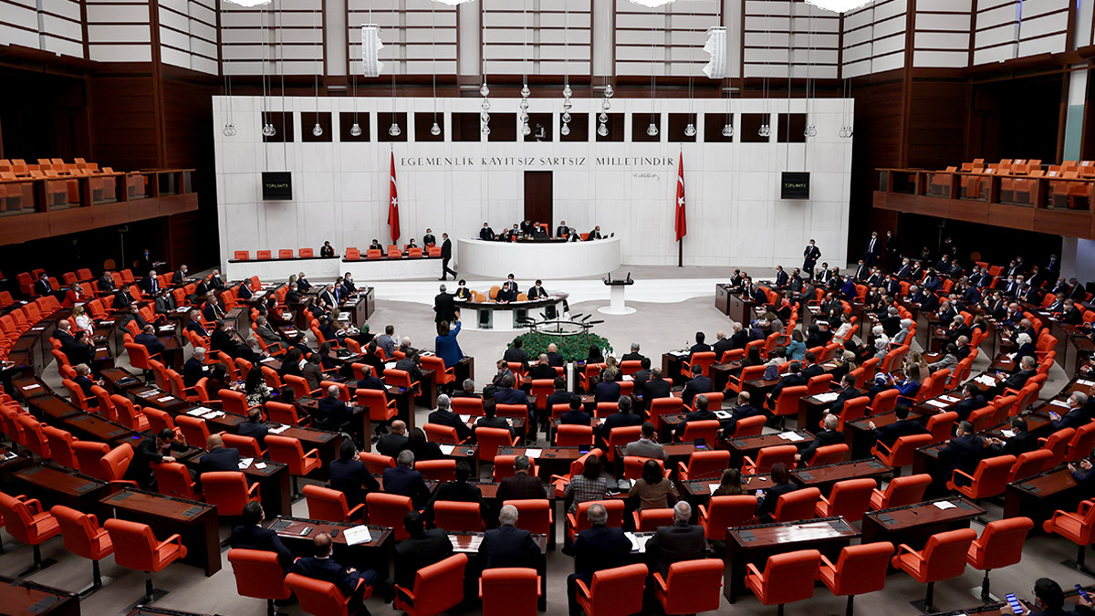 Bir bildiri de eski vekillerden: Montrö tartışmaya açılamaz