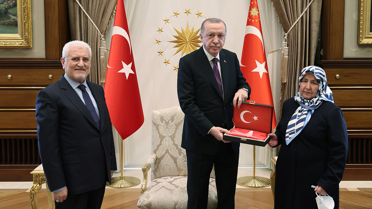 Erdoğan, şehit Savcı Kiraz'ın ailesi ile görüştü