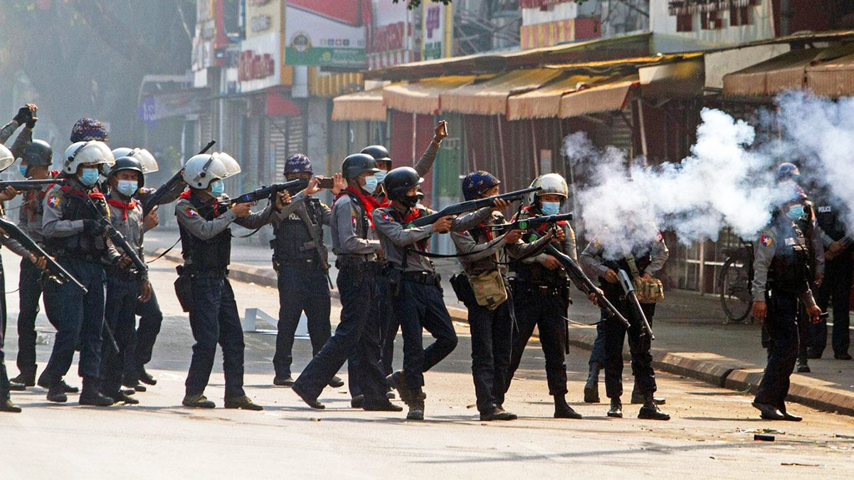 Myanmar'da ordu protestocuları acımadı... En az 80 kişi hayatını kaybetti