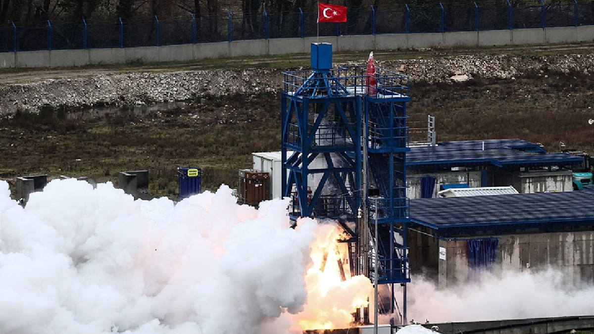 Bakan Varank: Ay misyonu'nun ilk roketleri testi geçti