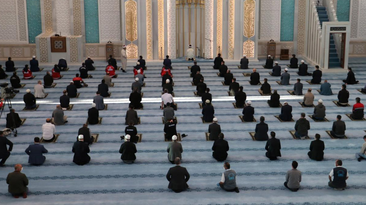 Diyanet'ten Ramazan talimatnamesi! Teravih yasak ama mukabele serbest