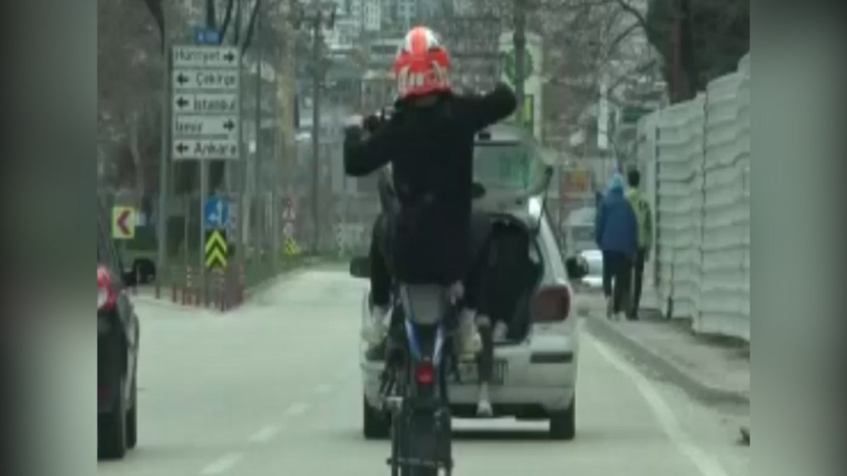 Trafikte tehlikeli anlar: Beğeni almak için ölüme davetiye çıkarıyorlar
