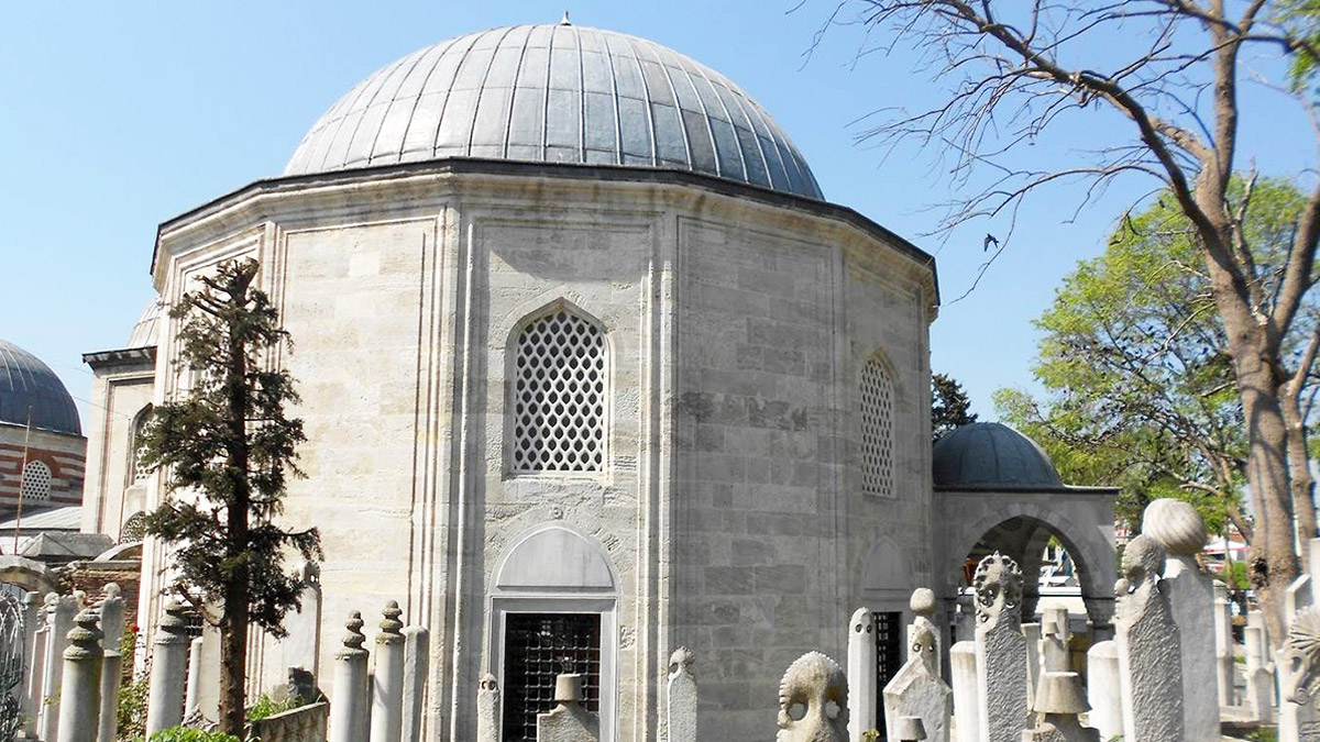 Merak edilen soru cevap buldu: İstanbul'da türbeler açık olacak mı?